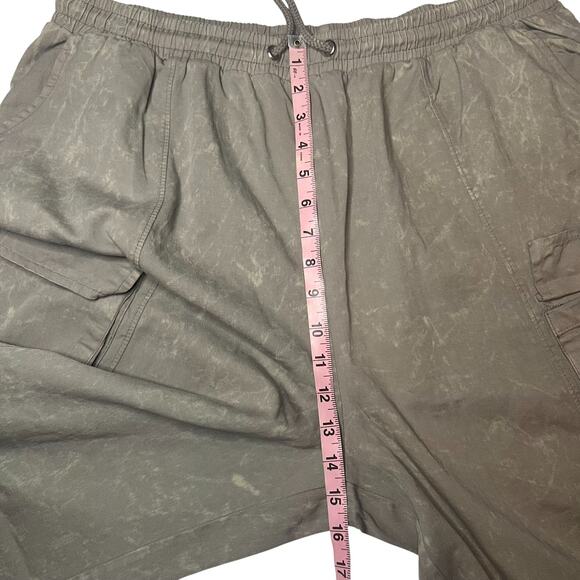 Pretty Little Thing Gray Cargo Pants Size 16 NWT - Picture 9 of 9
